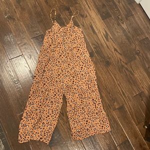 Womens jumpsuit animal print.  Adjustable straps & usable buttons.  Worn once.